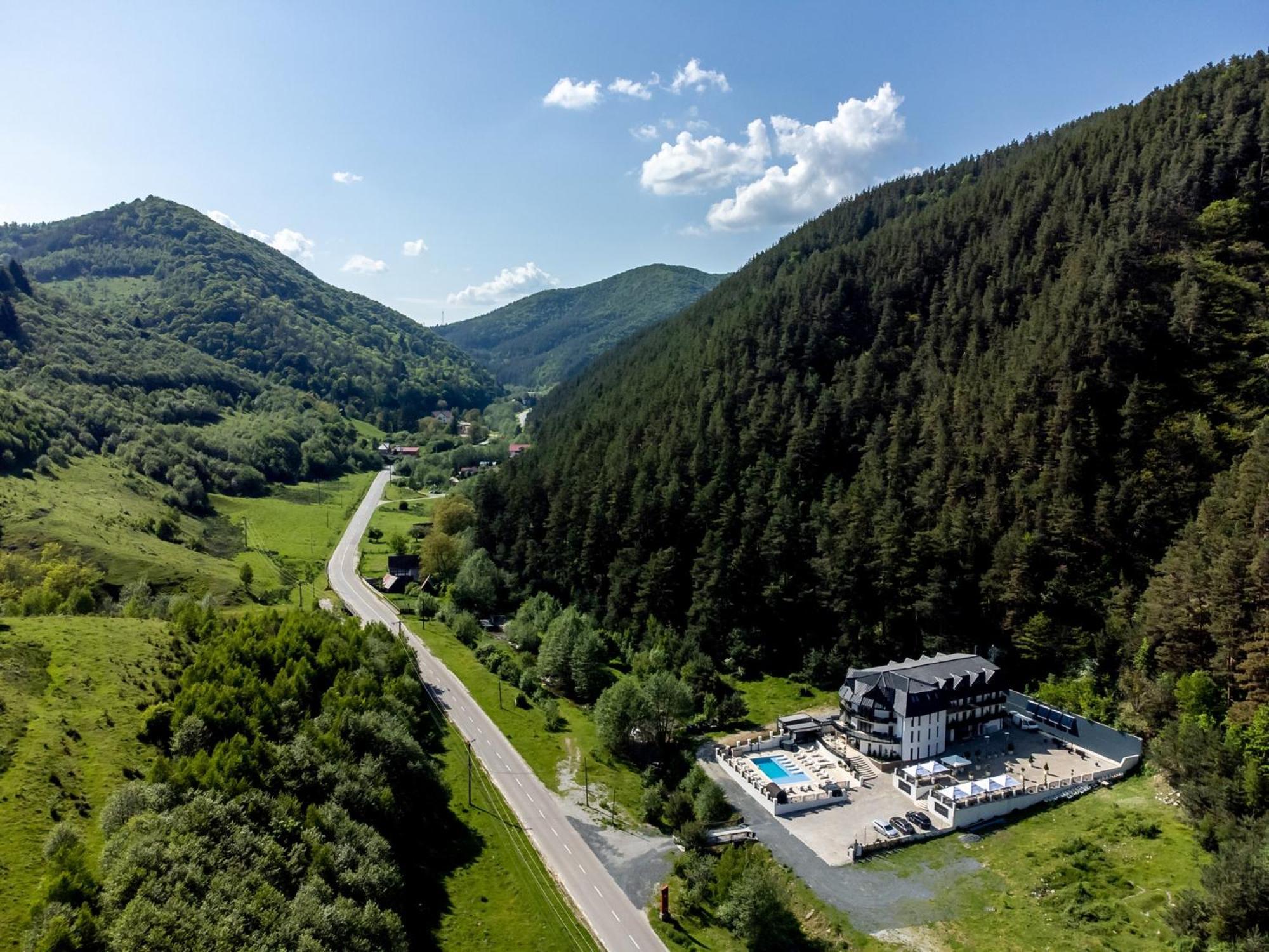Carpentiere Arena Hotel Rasinari Exterior photo
